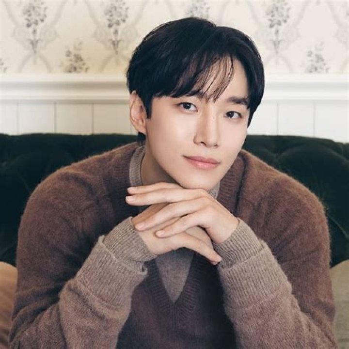 Exploring the Life and Career of Lee Jun-ho: A Multifaceted Talent in Entertainment
