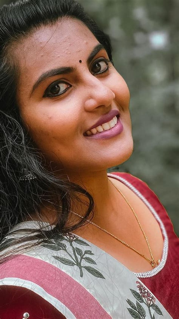 Mallu Aunty Hot: The Allure and Charm of Kerala's Women