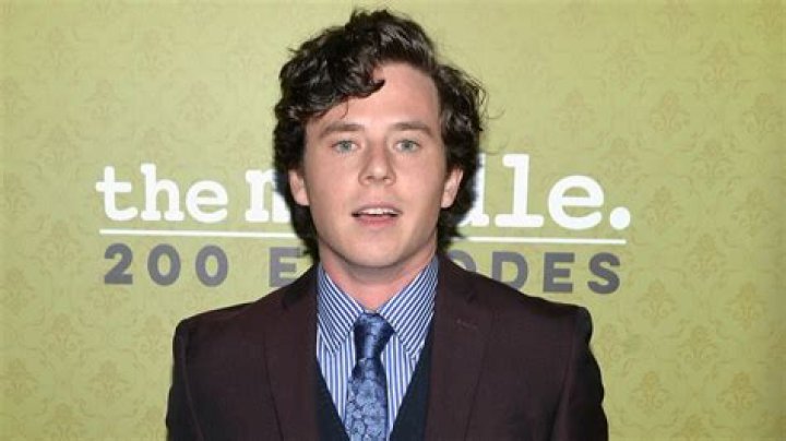 Top-Rated Actor Charlie McDermott: Breaking Down His Roles and Success